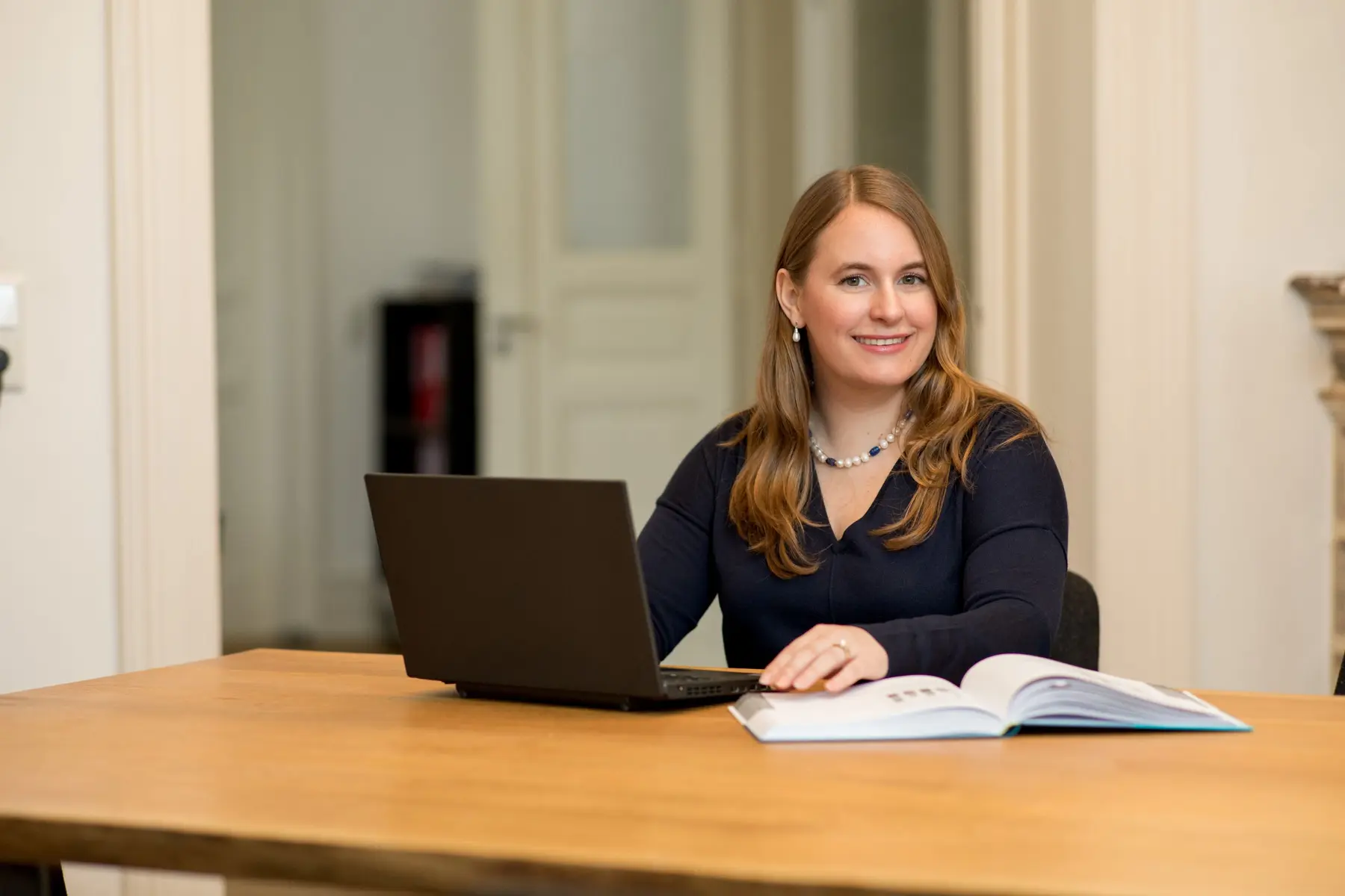 Marietta Gädeke bir koçluk görüşmesine hazırlanırken